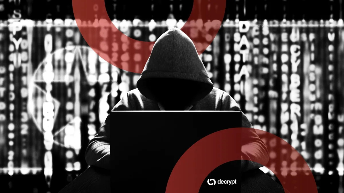 Логотип криптовалютной биржи Bybit на фоне цифровых кодов и замороженных активов
