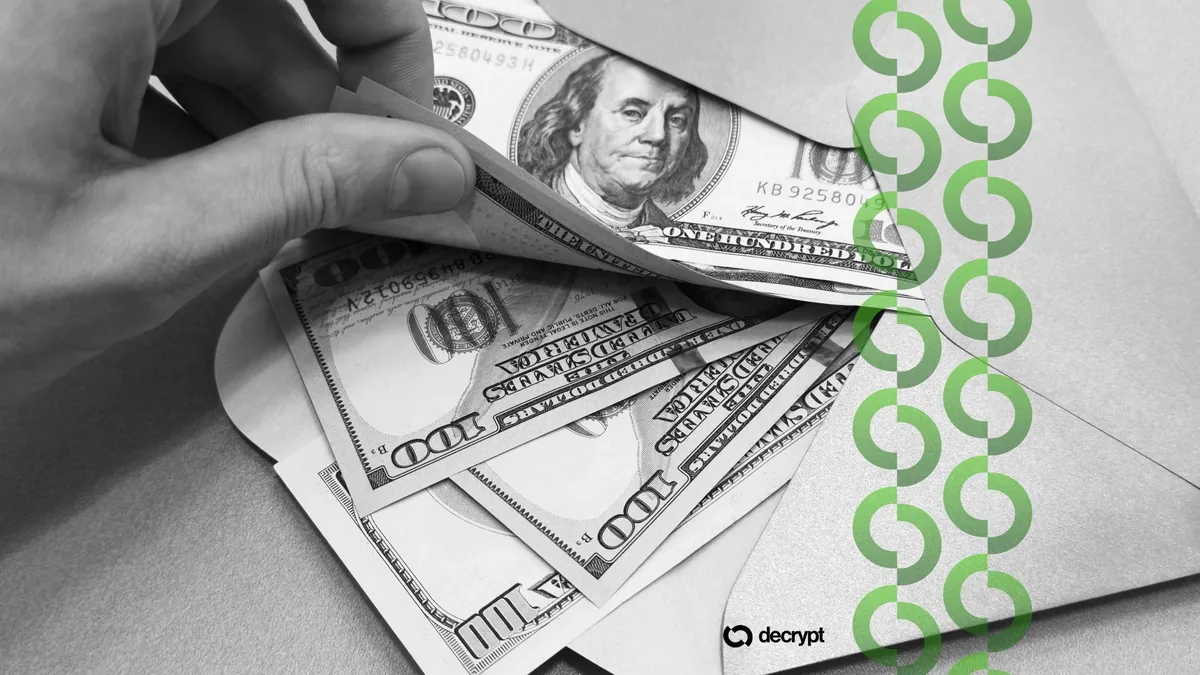 Логотипы Citadel Securities и Crypto.com на фоне цифровых активов