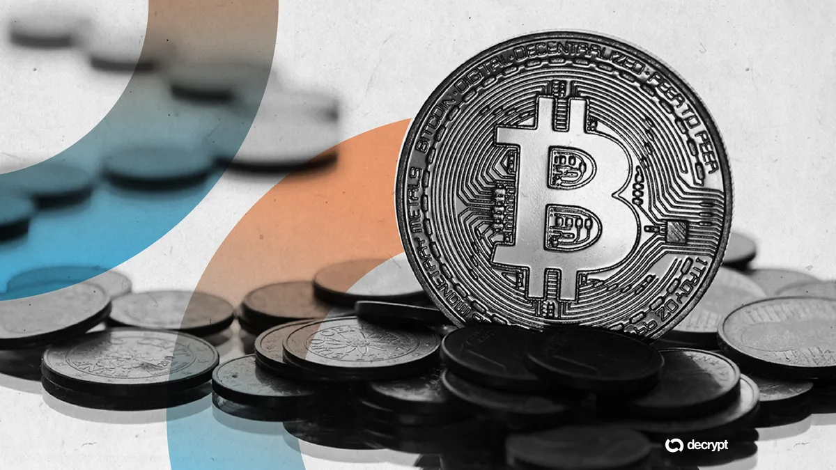 График роста Bitcoin на фоне логотипа Strive
